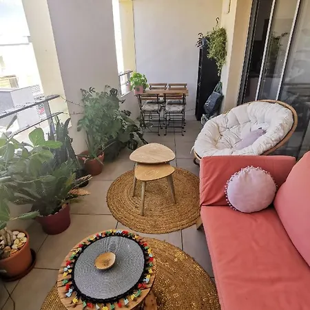 Cosy Avec Terrasse Apartment *